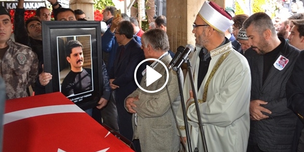 Şehit özel harekatçının cenaze namazını babası kıldırdı