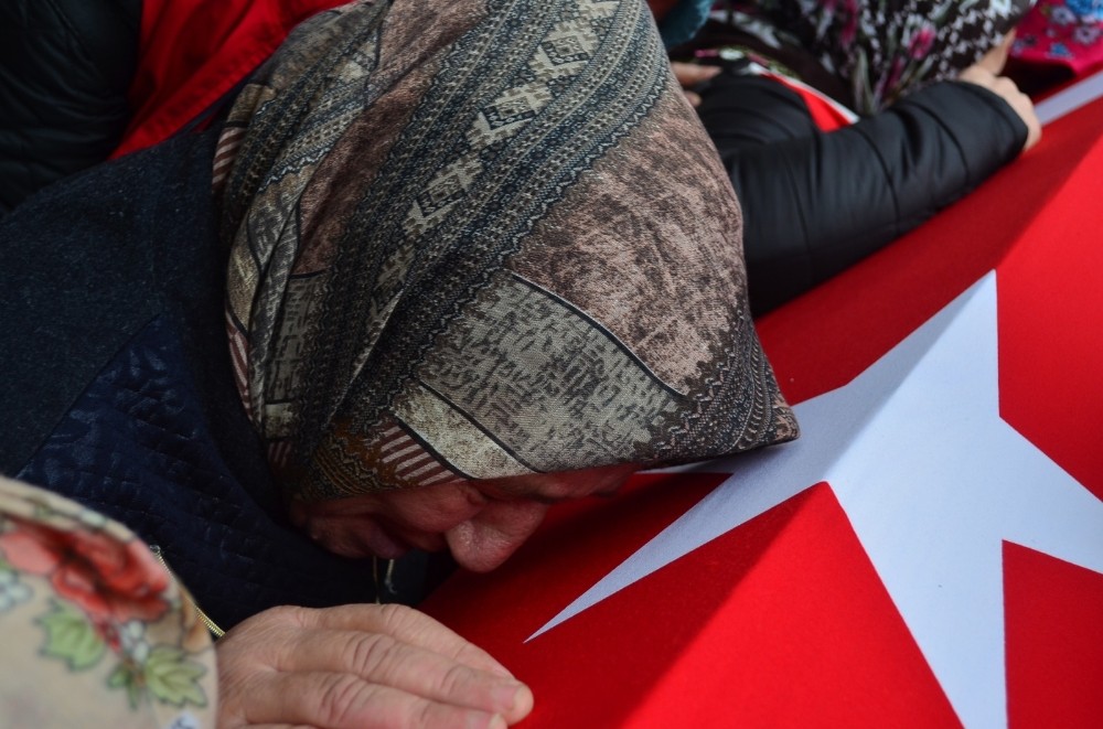 Şehit Özgür Çelik son yolculuğuna uğurlandı 