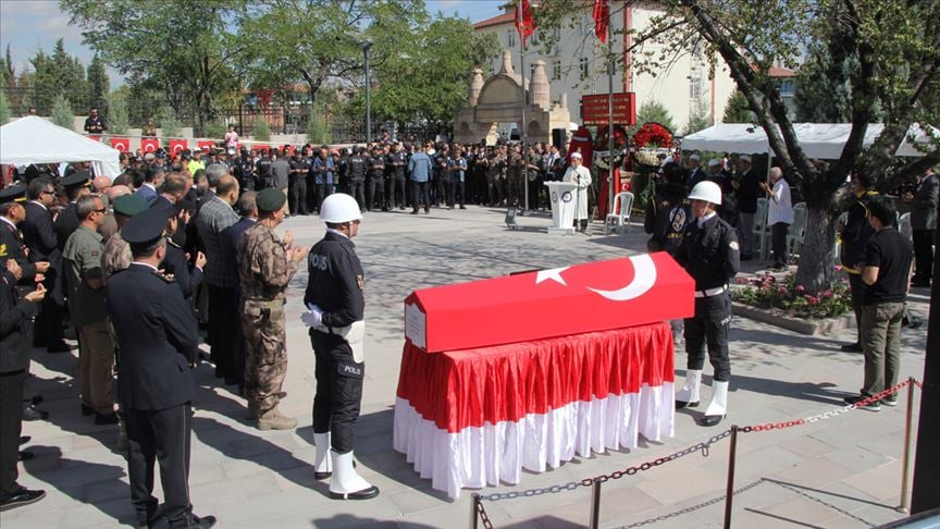 Şehit polisin cenazesi Ankara'da defnedildi