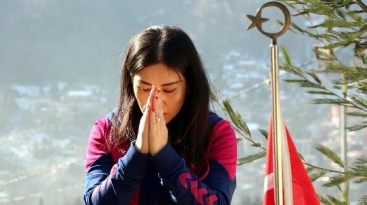 Şehit polisin Vietnamlı eşinden vefa