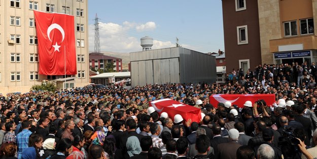 Şehit polisler tekbirlerle uğurlandı