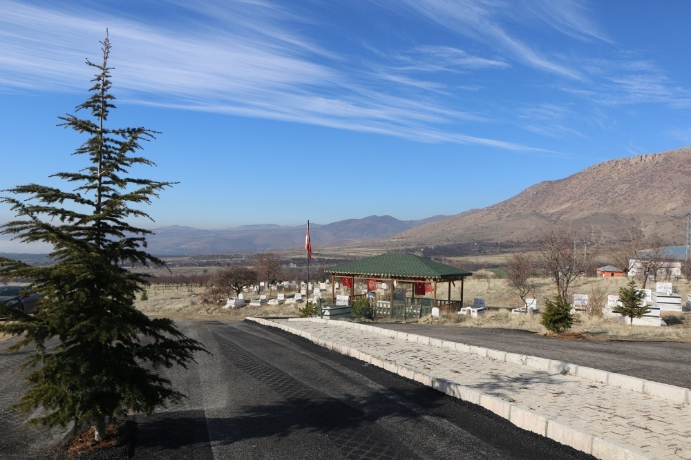 Şehit Sekin’in kabrinin yolu yenilendi 