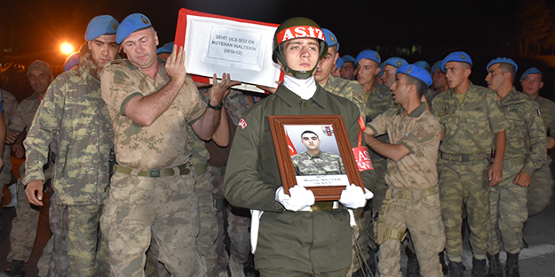 Şehit sözleşmeli er, memleketine uğurlandı