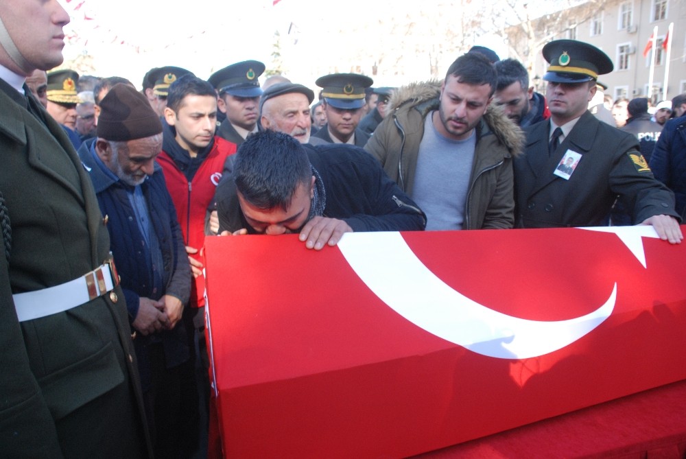 Şehit teğmen son yolculuğuna uğurlandı 