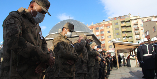 Şehit Uzman Çavuş Öztürk ve ailesi son yolculuğuna uğurlandı
