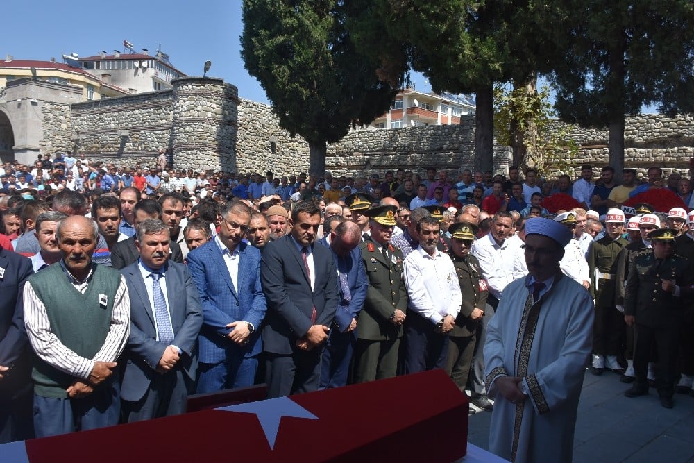 Şehit Uzman Onbaşı İdris Gezer, gözyaşları ile toprağa verildi 