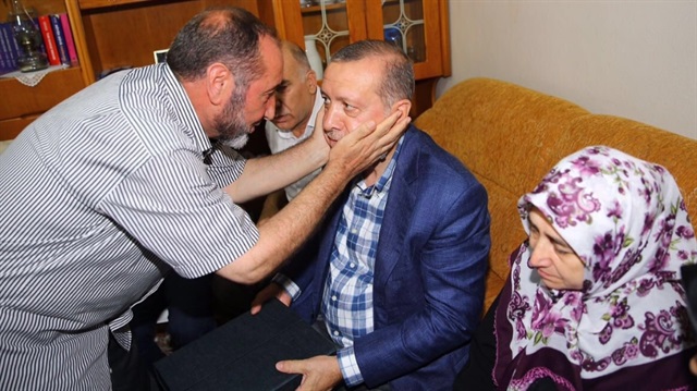 Şehit yakınınından Cumhurbaşkanı Erdoğan'a sevgi gösterisi
