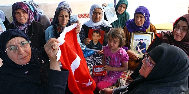 Şehit yakınları o aileleri ziyaret etti