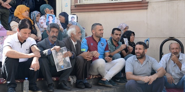 Şehit yakınları ve Gazilerden Diyarbakır'daki annelere tam destek: Sanatçı bozuntuları ile sözde akademisyenler nerede?