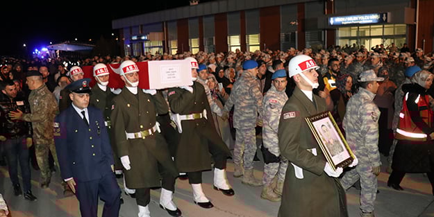 Şehit yakınlarının ağıtları yüreklere dokundu