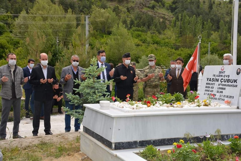 Şehit Yasin Çubuk, şehadetinin yıldönümünde kabri başında anıldı 