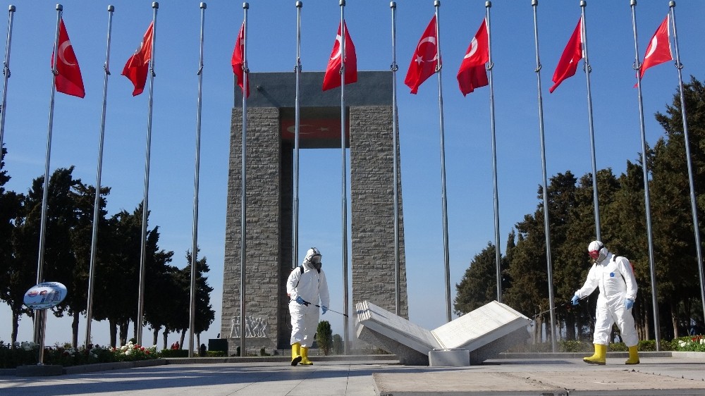Şehitler Abidesi dezenfekte ediliyor 