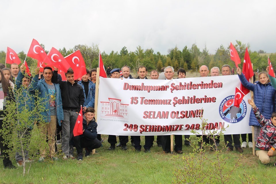 Şehitler anısına fidan 