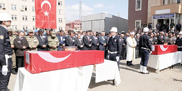 Şehİtler dualarla uğurlandı