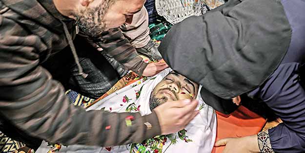 Şehitler dualarla uğurlandı! İsrail, Gazze’yi, azar azar öldürüyor