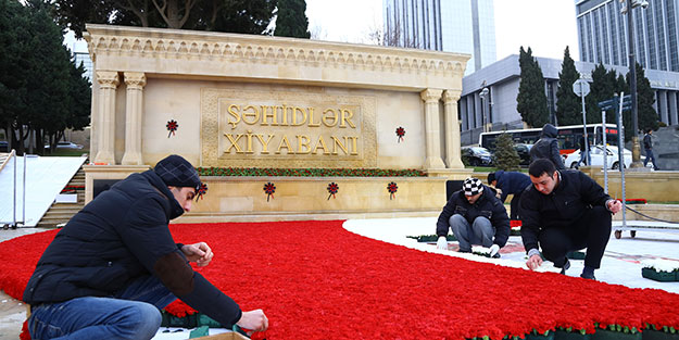 ‘Şehitler Hiyabanı’ karanfillerle süslendi