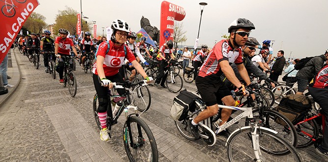 Şehitler için 2 bin kişi pedal çeviriyor