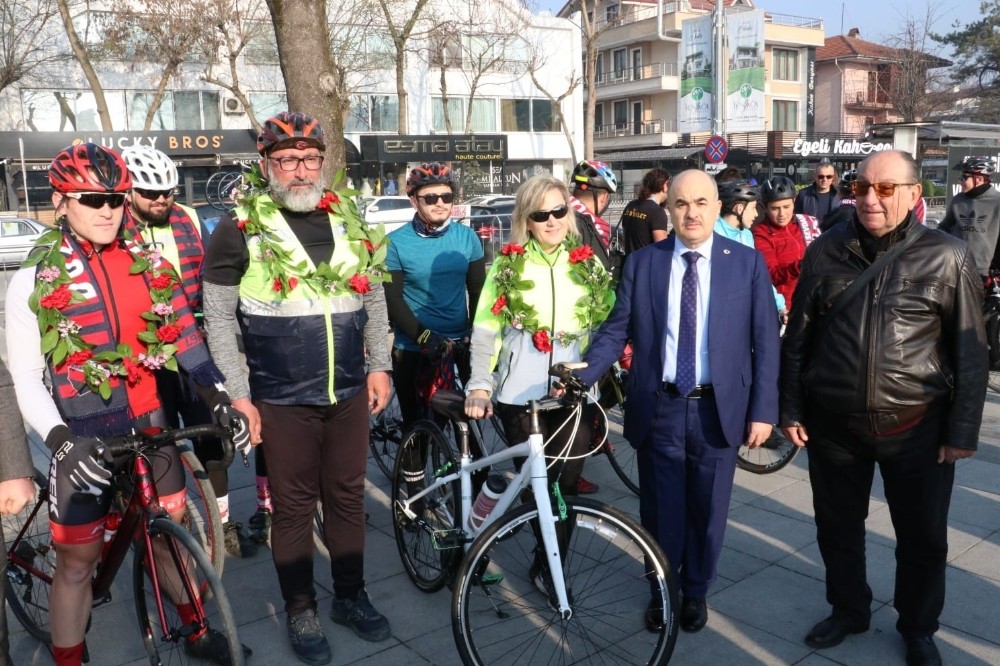 Şehitler için 515 kilometre pedal çevirecekler 