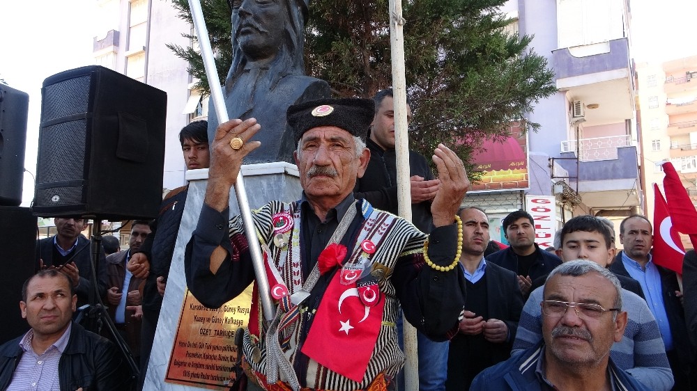 Şehitler için bayrak yürüyüşü 