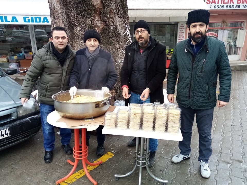 Şehitler için mevlit okutuldu helva dağıtıldı 