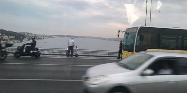 Şehitler köprüsünde hareketlilik: Trafik durdu!