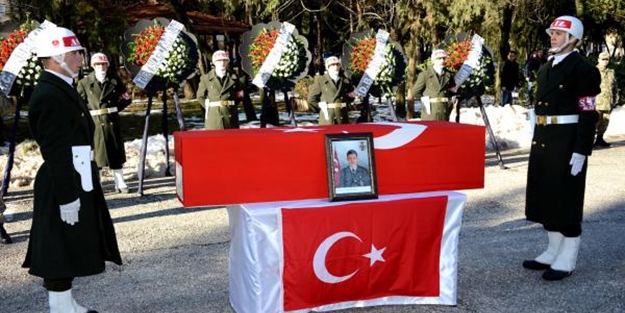 Üsteğmenin konuşması törene damga vurdu