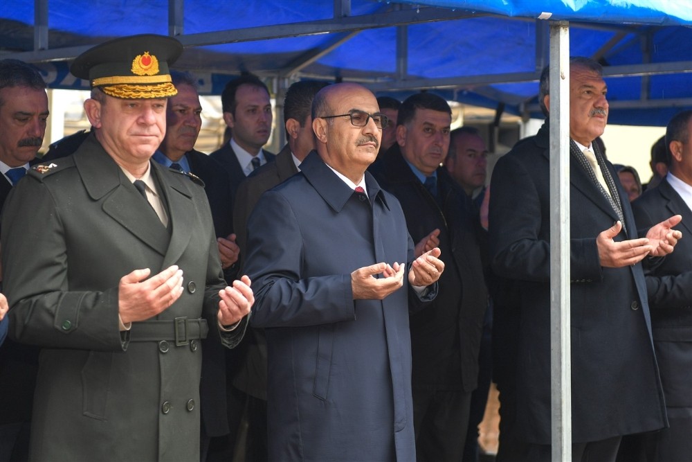 Şehitler saygıyla anıldı 