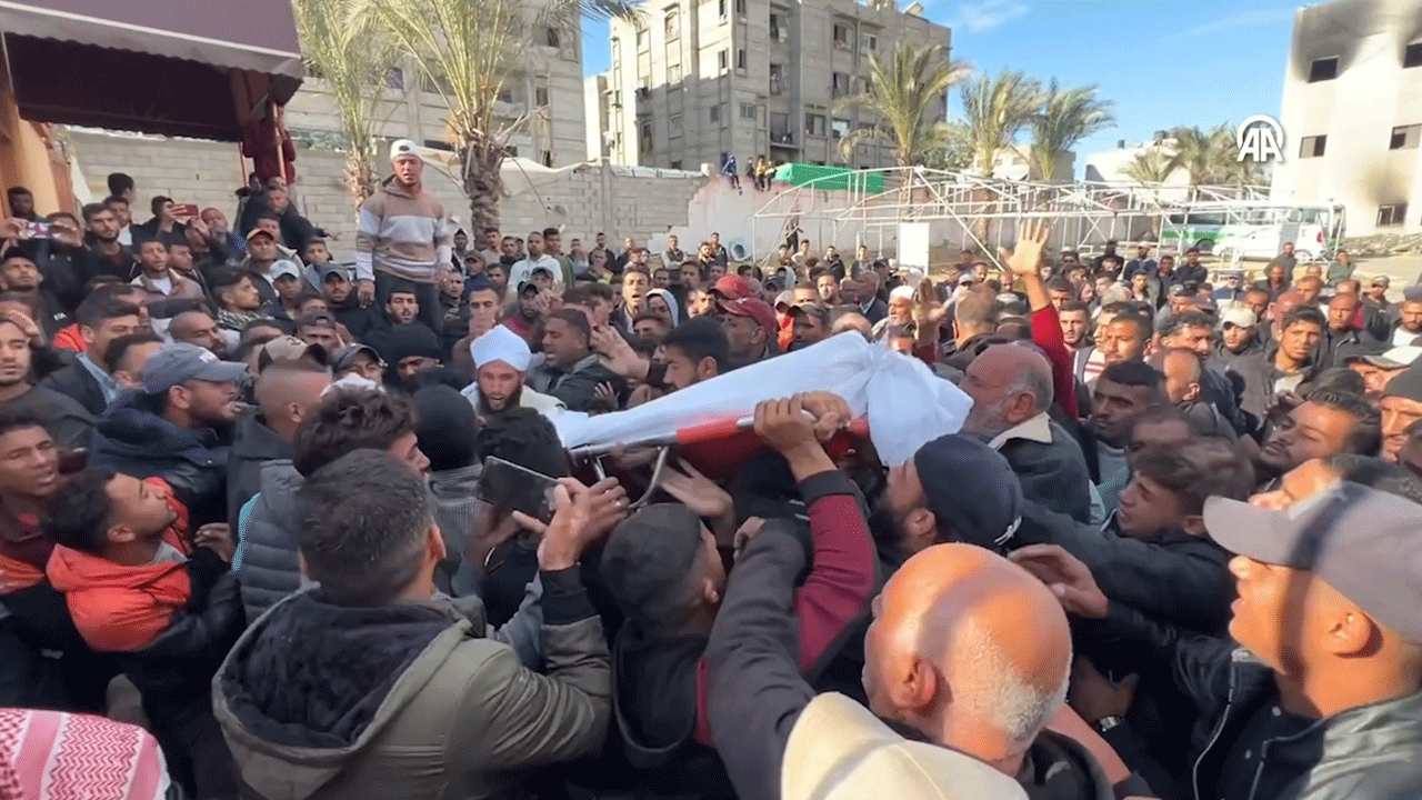 Şehitlere gözyaşlarıyla veda