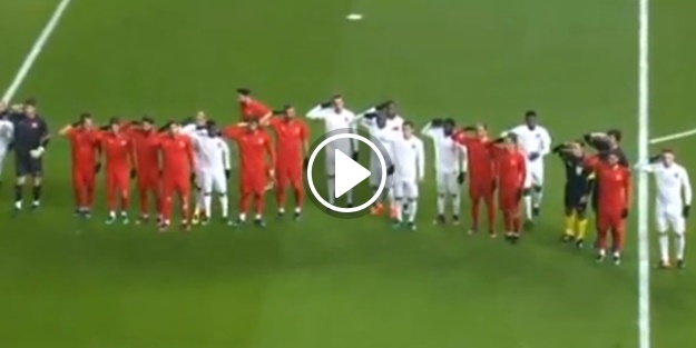 Şehitlere Saygı Maçı'nda tüyleri diken diken eden görüntü!