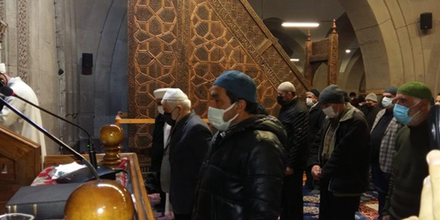 Şehitlerimiz için gıyabi cenaze namazı