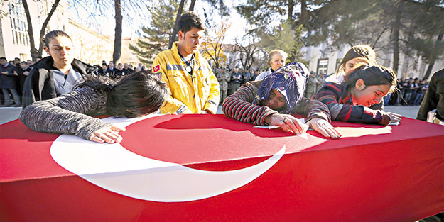 Şehitlerimizi uğurluyoruz