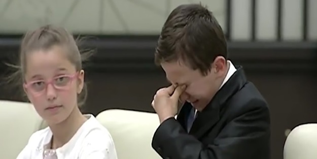 Şehitlerle ilgili soru soran çocuk ağladı!