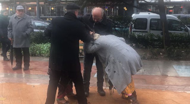 Şehrin göbeğinde kadınlar birbirine girdi