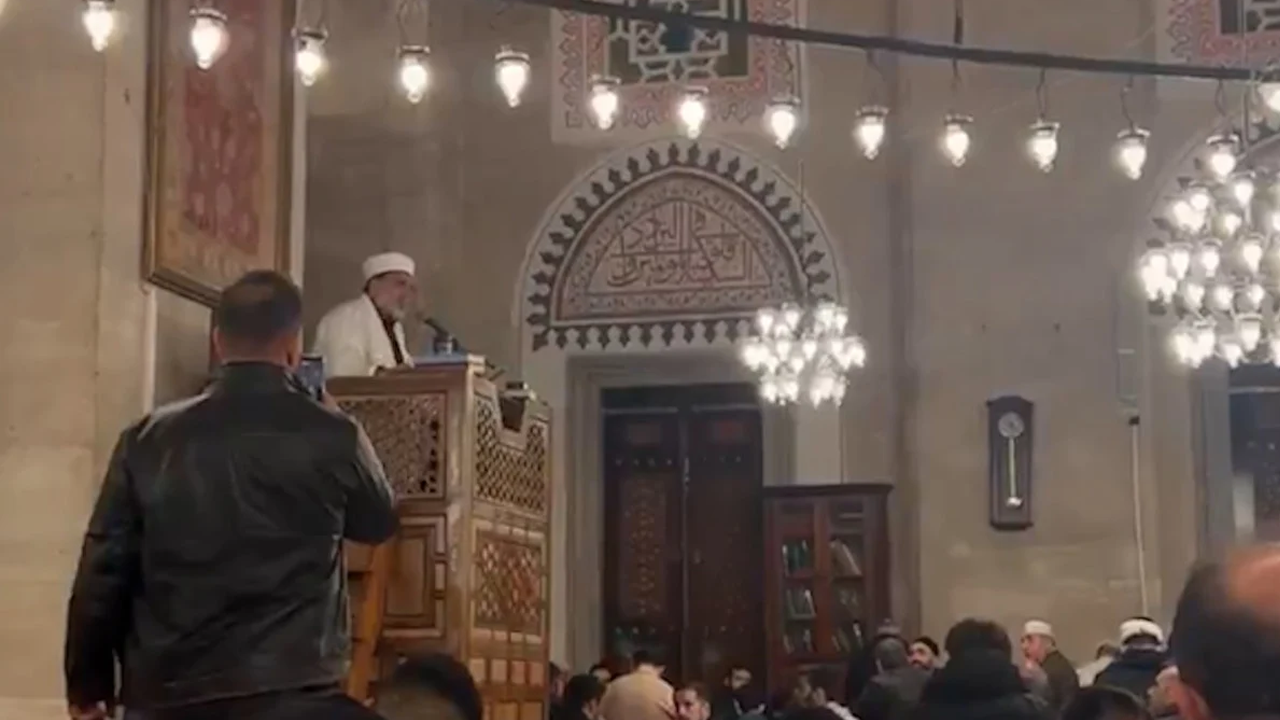 Şehzadebaşı Cami imamı vandalları uyardı! ‘Demir yumruğu yersiniz oğlum akıllı olun’