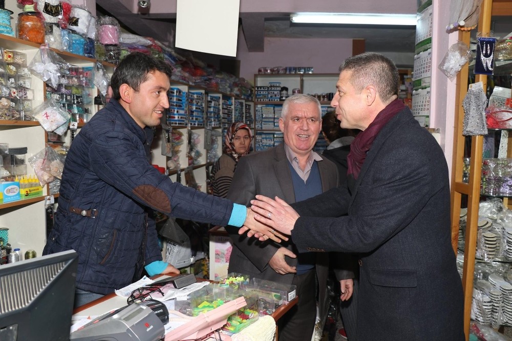 Şehzadeler esnafından Özdemir’e yoğun ilgi 