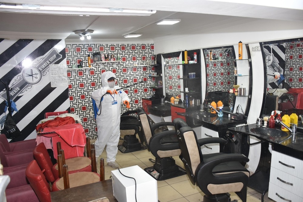 Şehzadeler ilçesinde 360 berber ve kuaför dezenfekte ediliyor 