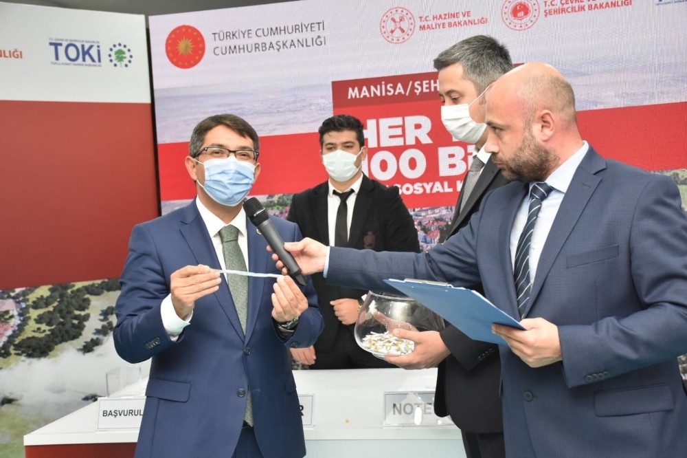 Şehzadeler’de TOKİ heyecanı yaşandı 