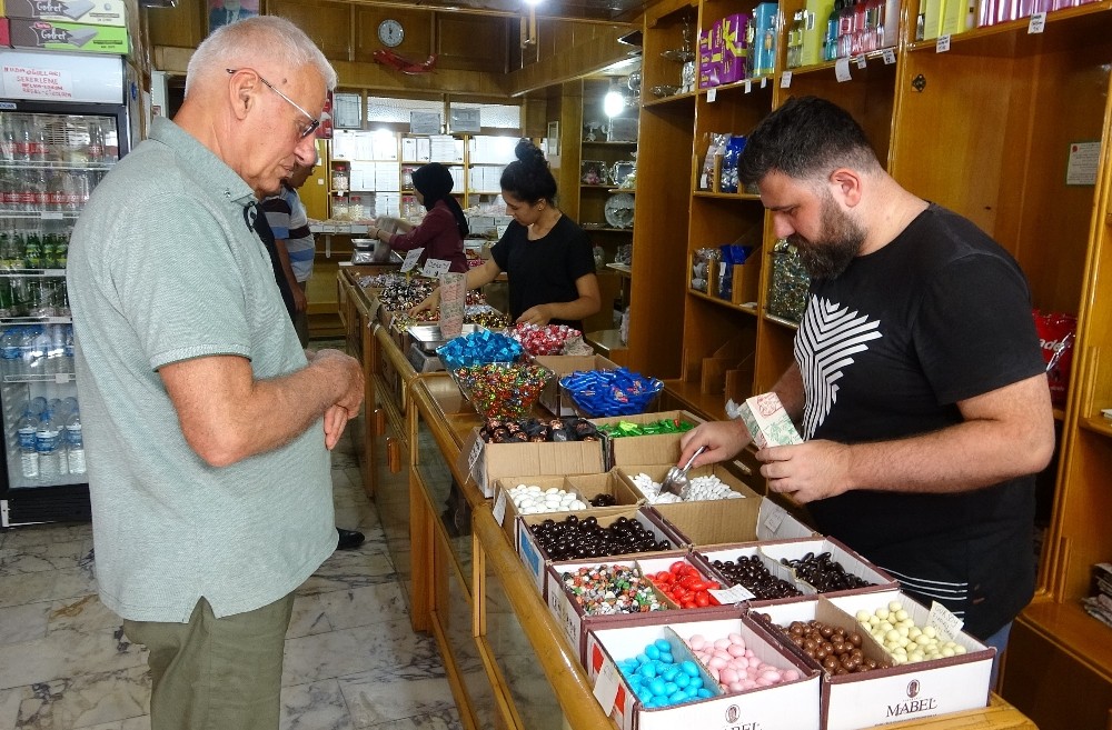 Şeker ve tatlı tezgahlarında bayram hareketliliği 
