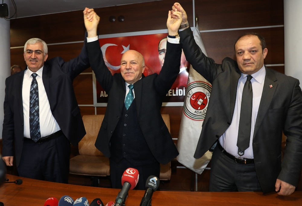 Sekmen: “Çalışacağız, koşacağız ve yeni bir demokrasi destanı yazacağız” 