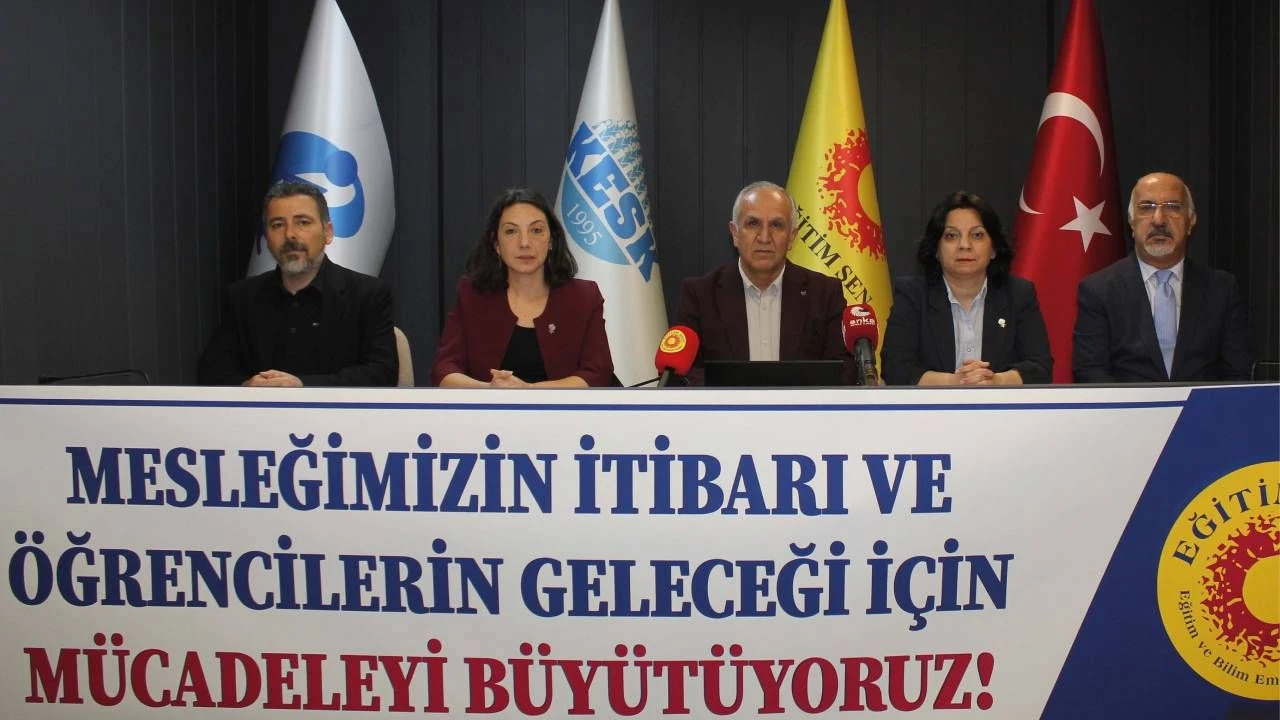 Seküler zeka geriliği: 'Cadılar Bayramı aydınlık, Ramazan karanlık'