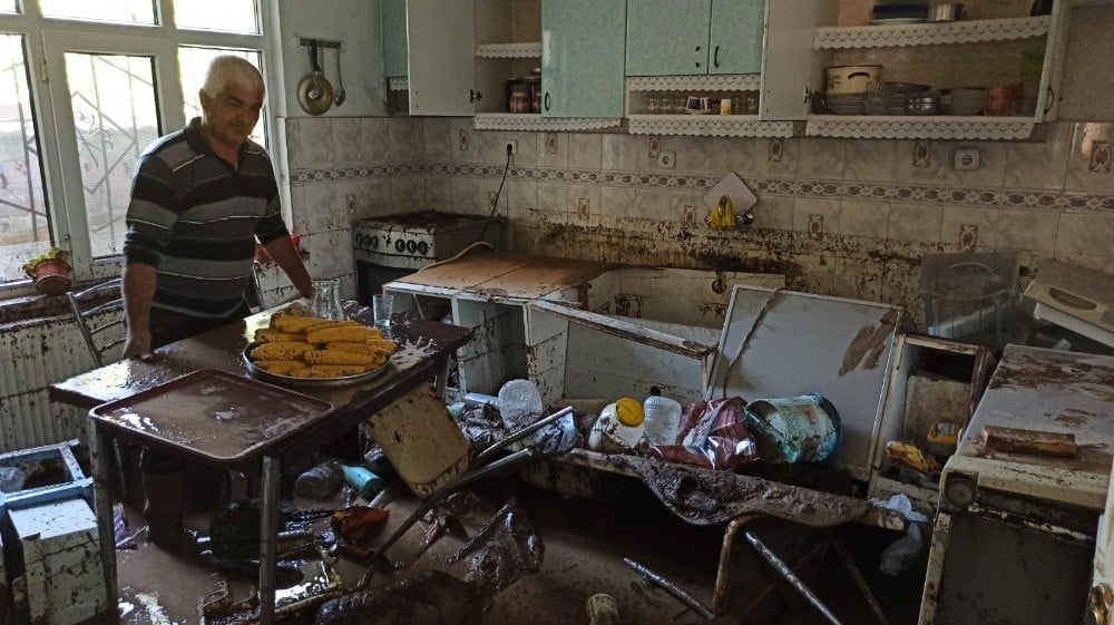 Sel bölgesinde yaralar sarılıyor...Geriye enkaz yığını kaldı... 