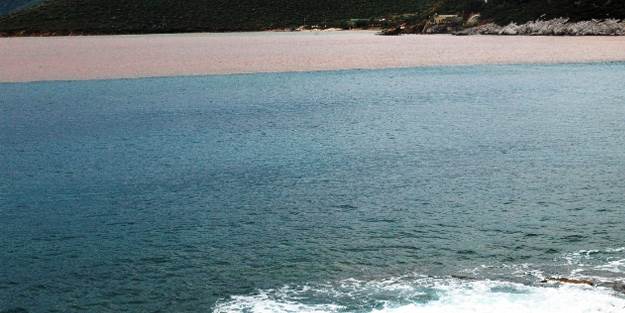  Sel denizin rengini bile değiştirdi