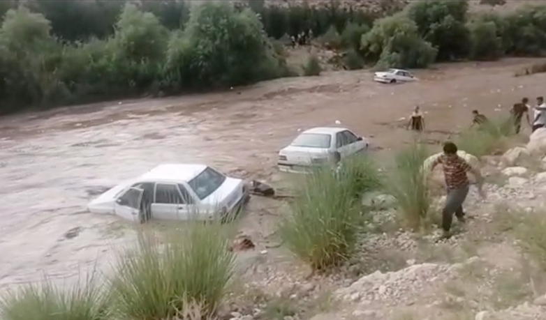 Sel felaketi! Araçlar suya gömüldü, 20 kişi öldü! Kayıplar da var