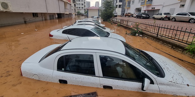 Sel felaketi havadan görüntülendi