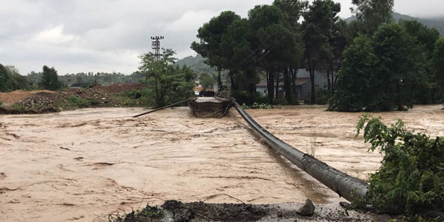 Sel felaketi Ordu'yu vurdu! Köprüler yıkıldı, Karadeniz sahil yolu trafiğe kapandı