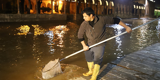 Sel felaketinde çamurlaşan Balıklıgöl suyu normale dönüyor
