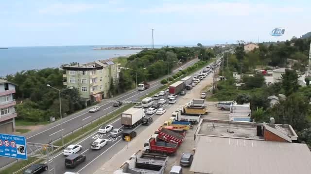 Ordu'da yıkılan köprü nedeniyle Karadeniz Sahil Yolu kilitlendi