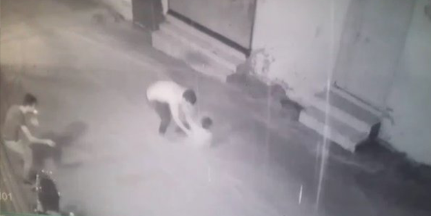 Sel sularına kapılan çocuk böyle kurtarıldı!