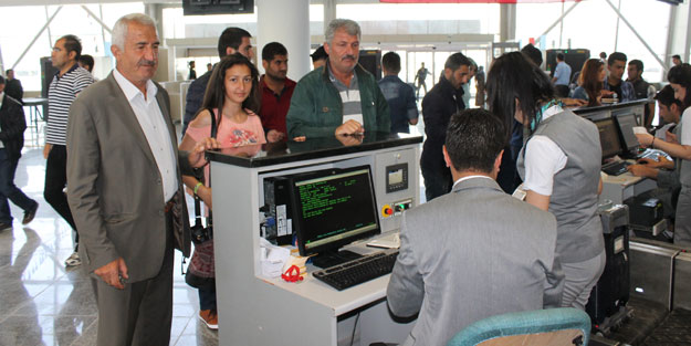 11 ay sonra ilk kez uçak indi