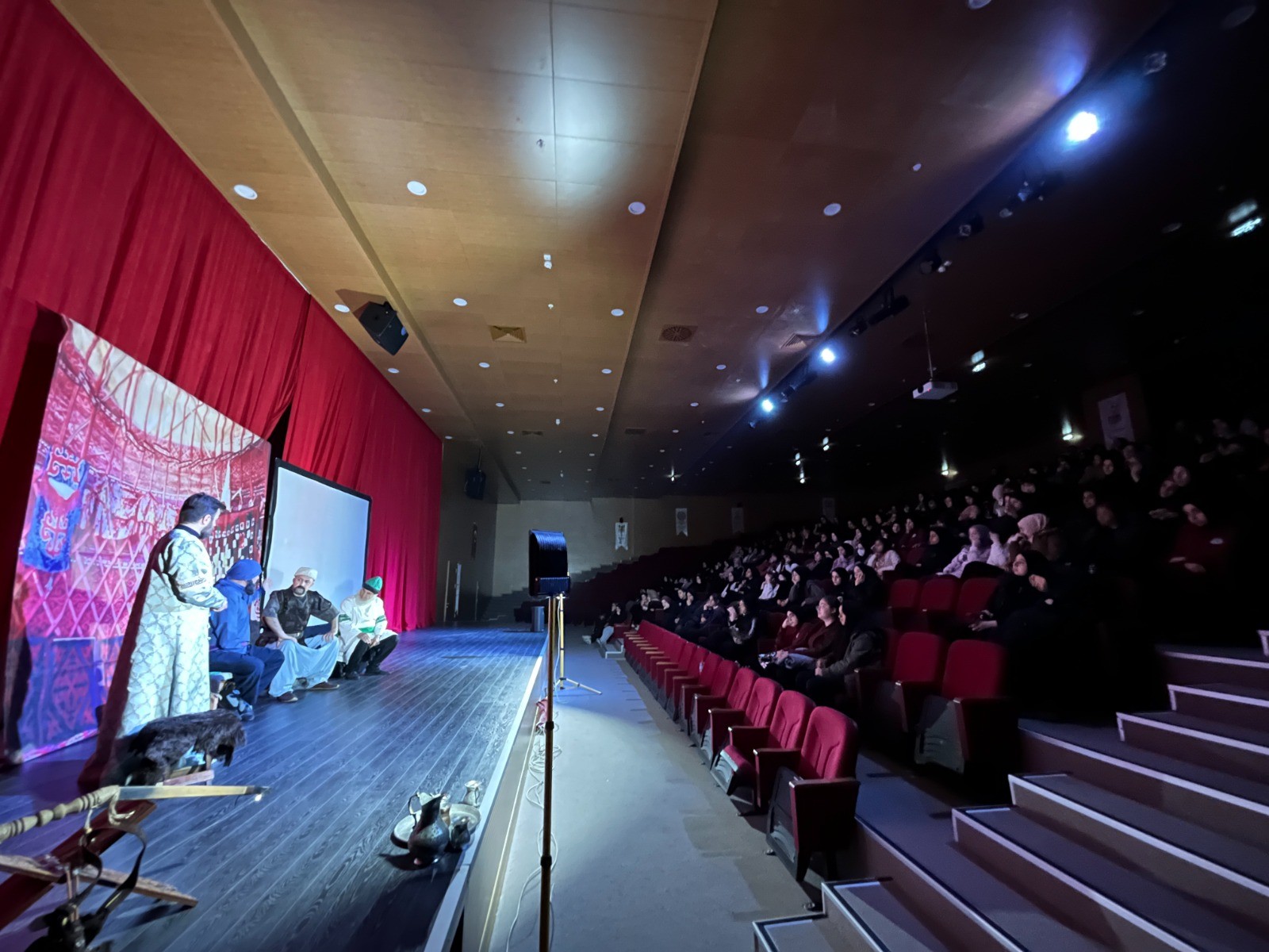 “Selahaddin Eyyubi' Zeytinburnu okullarında oynandı